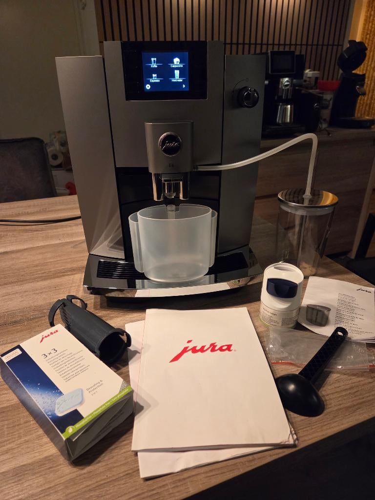 Jura E6 (EC) Dark Inox | 2022 | 6250 Bereidingen |Top Staat!, Witgoed en Apparatuur, Koffiezetapparaten, Afneembaar waterreservoir