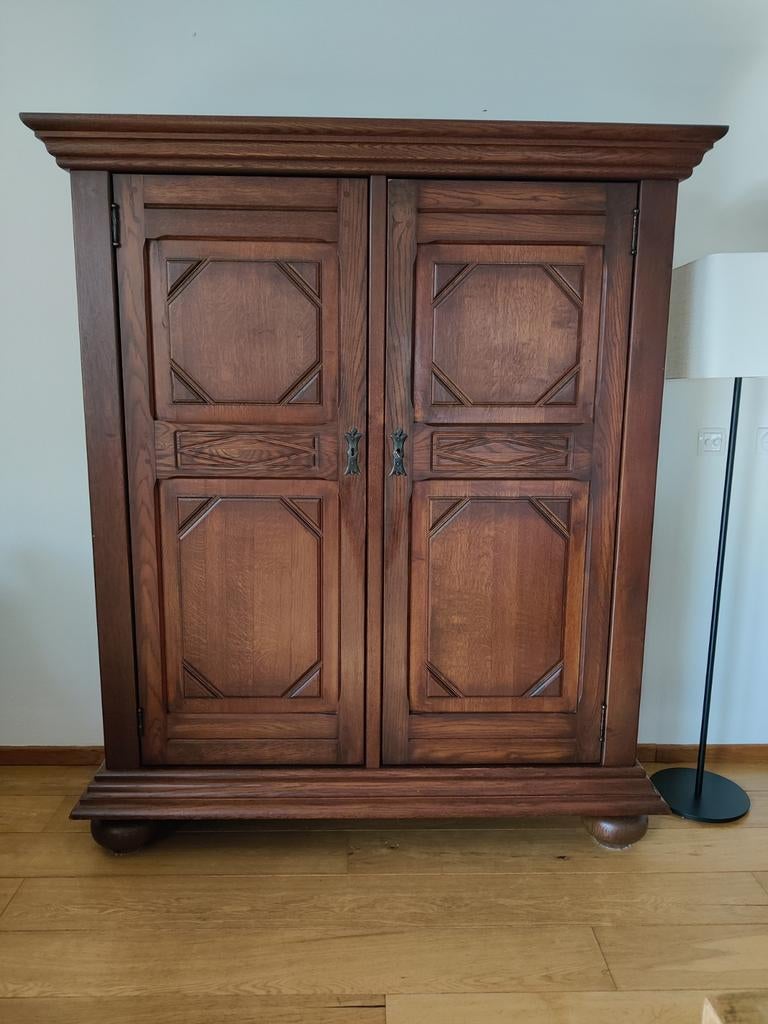 Donkerbruine massief houten kast, Antiek en Kunst, Antiek | Meubels | Kasten, Ophalen