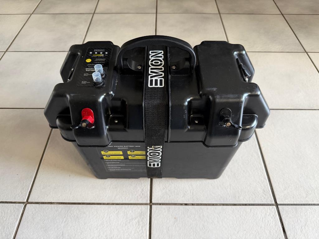 ZGAN ! Evion Power Center 60A met USB en 12 Volt aansluiting, Ophalen of Verzenden, Zo goed als nieuw, Motor en Techniek