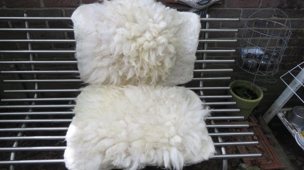 Twee Schoonebeker schaap, gevilte vachten, langharig, stoel, Verzenden, Nieuw