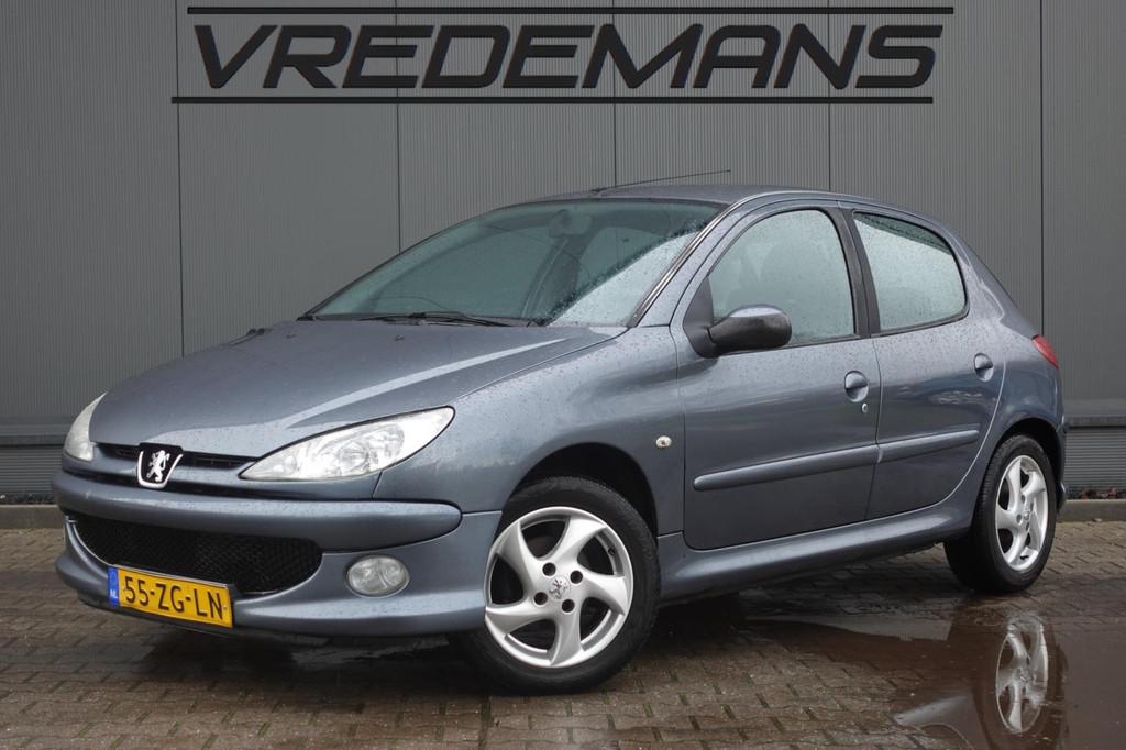 Peugeot 206 1.4 Forever (Nieuwe distributieset!), Auto's, Voorwielaandrijving, Stof, 31 €/maand, 4 cilinders