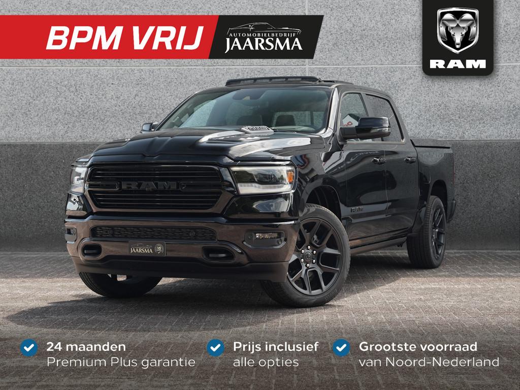 Dodge Ram 1500 5.7L V8 Laramie Night 4x4 CrewCab Panoramadak, Auto's, Automaat, Adaptive Cruise Control, 2460 kg, 5654 cc