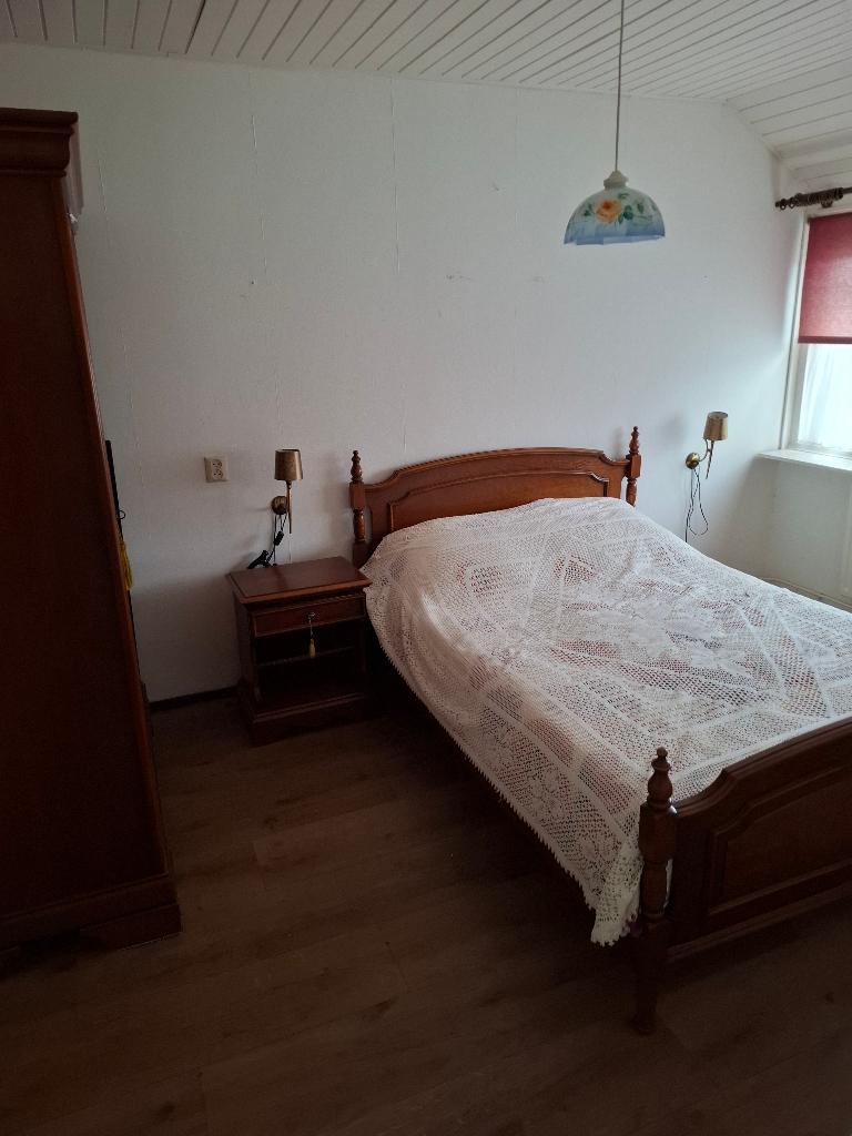 Klassiek notenhouten ledikant en linnenkast, Ophalen, Gebruikt, Tweepersoons, Klassiek