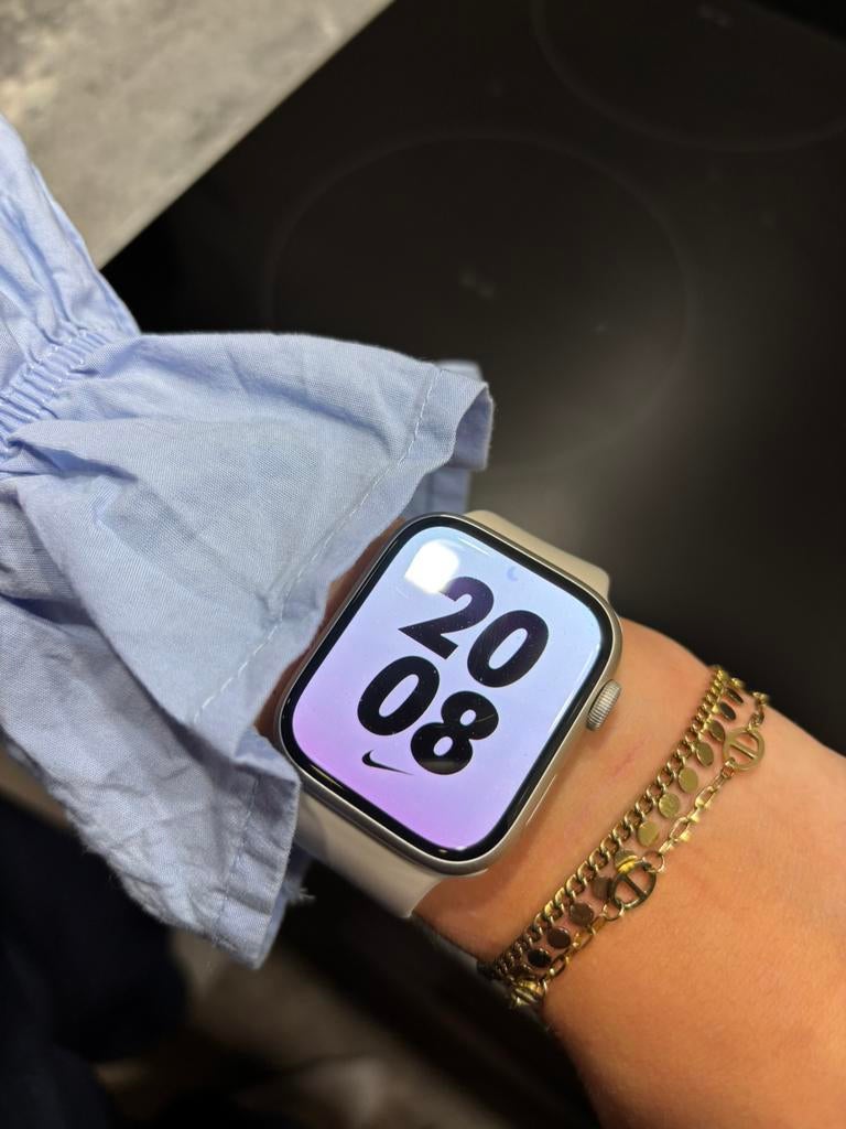 Apple Watch Series 8 - Smartwatch - 45mm - sterrenlicht, Gebruikt, Zwart, IOS, Ophalen of Verzenden