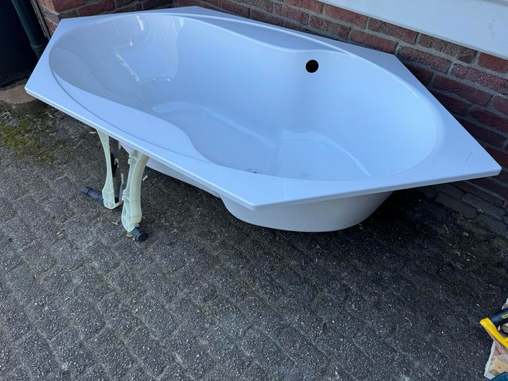 Ligbad Villeroy & Boch - hoekbad, Ophalen, Gebruikt, Bad
