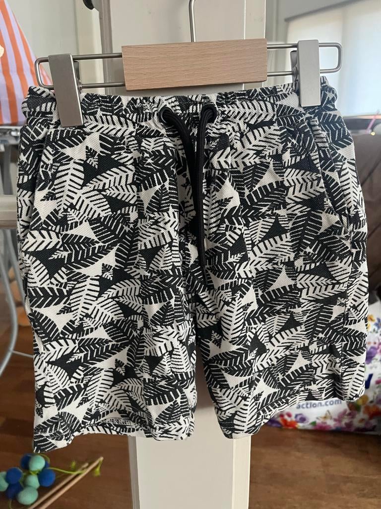 Shoeby korte broek met bladprint - Maat 110/116, Ophalen of Verzenden, Zo goed als nieuw, Jongen, Broek