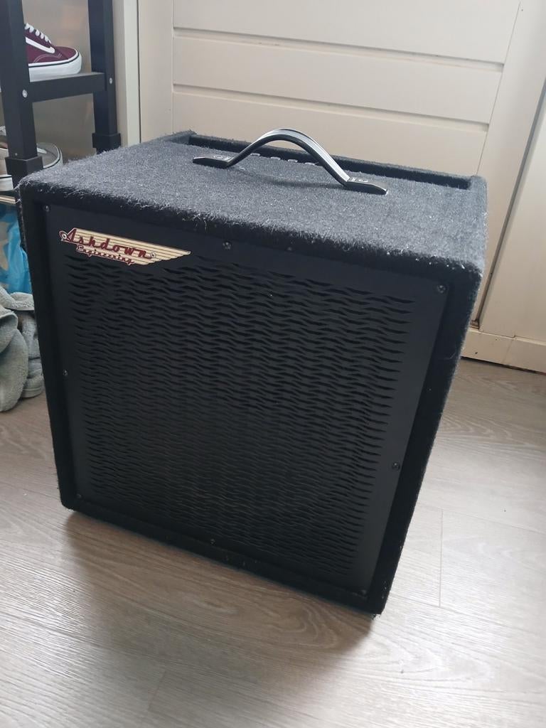 Ashdown 100 Watt bas versterker, Muziek en Instrumenten, Ophalen, Zo goed als nieuw, Basgitaar, 100 watt of meer