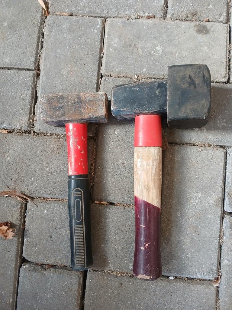 2 straathamers vuistjes, Ophalen