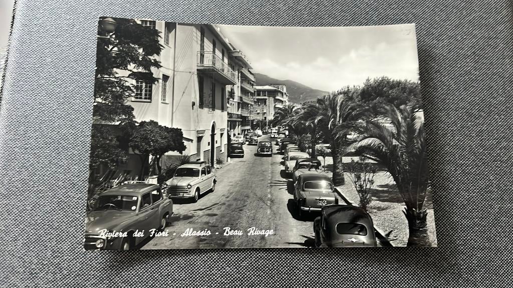 Alassio straatbeeld met oldtimers, Ophalen of Verzenden, 1940 tot 1960, Gelopen, Italië