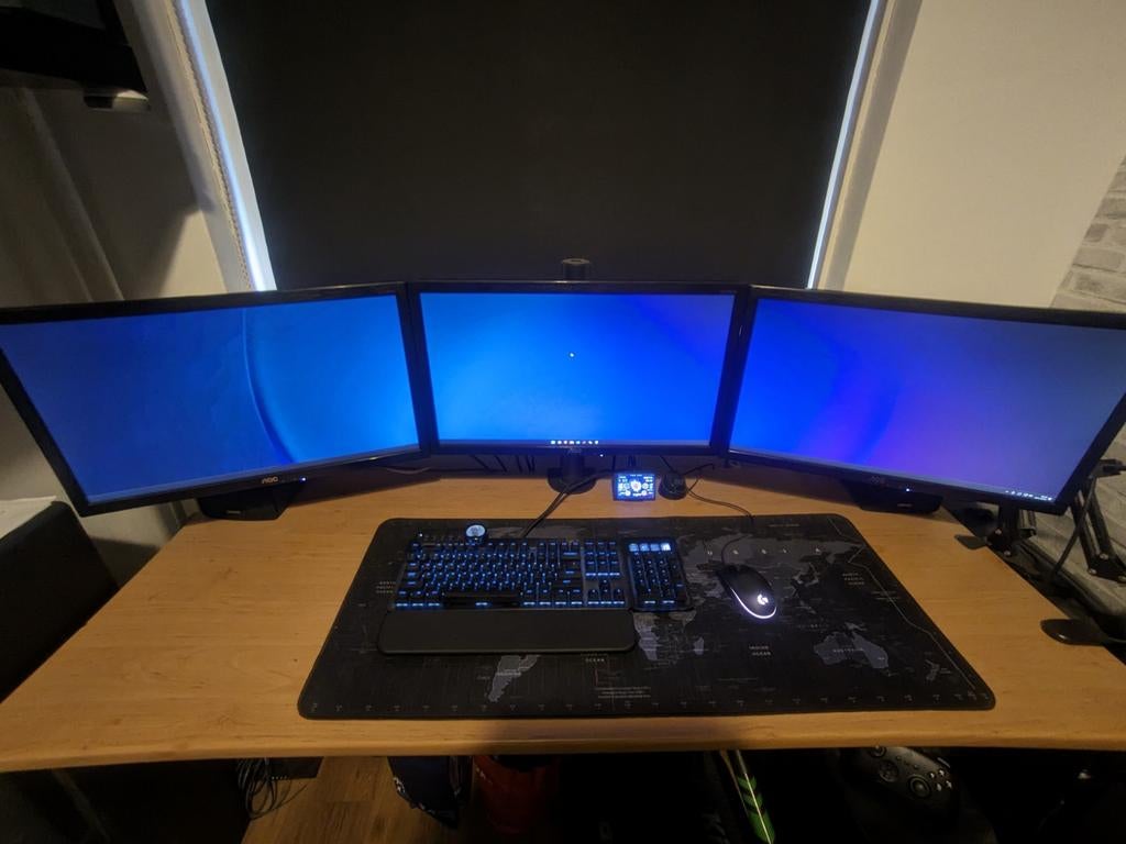 Triple Monitor Setup met Beugel (monitorarm), Computers en Software, Monitoren, Ophalen, Gebruikt, 60 Hz of minder, AOC