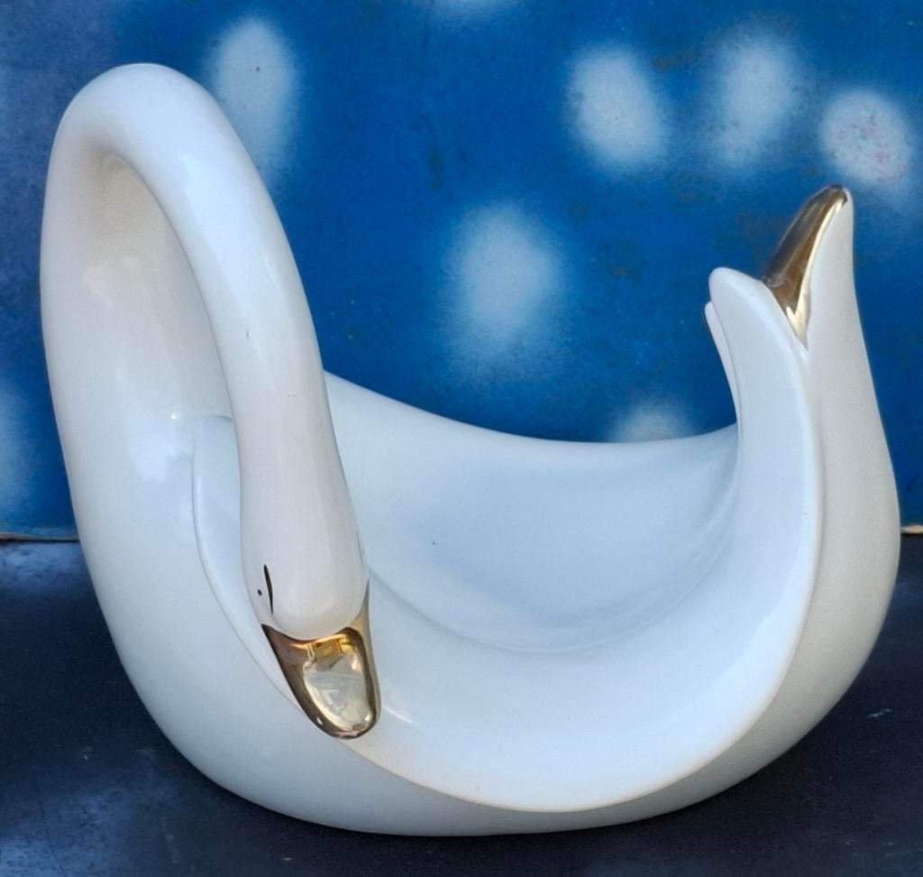 Zwaan. Schaal. Porselein.  Vintage. 26/30 cm., Ophalen, Porselein of Keramiek, Schaal, Zo goed als nieuw