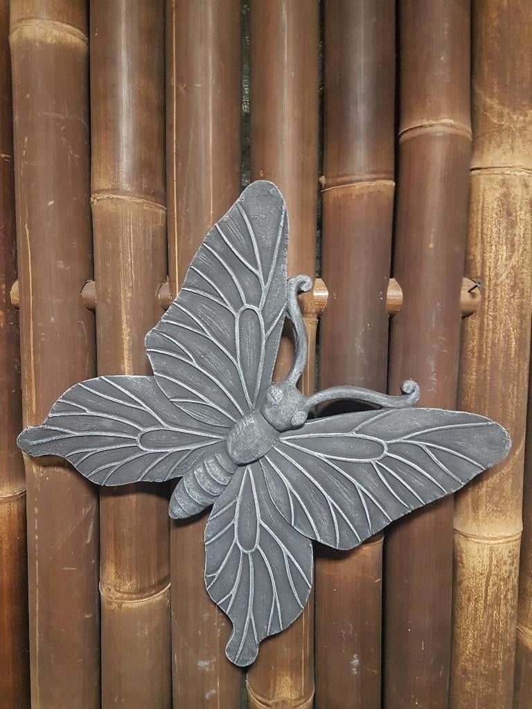 Vlinder nr.151, Ophalen, Nieuw, Beton, Dierenbeeld