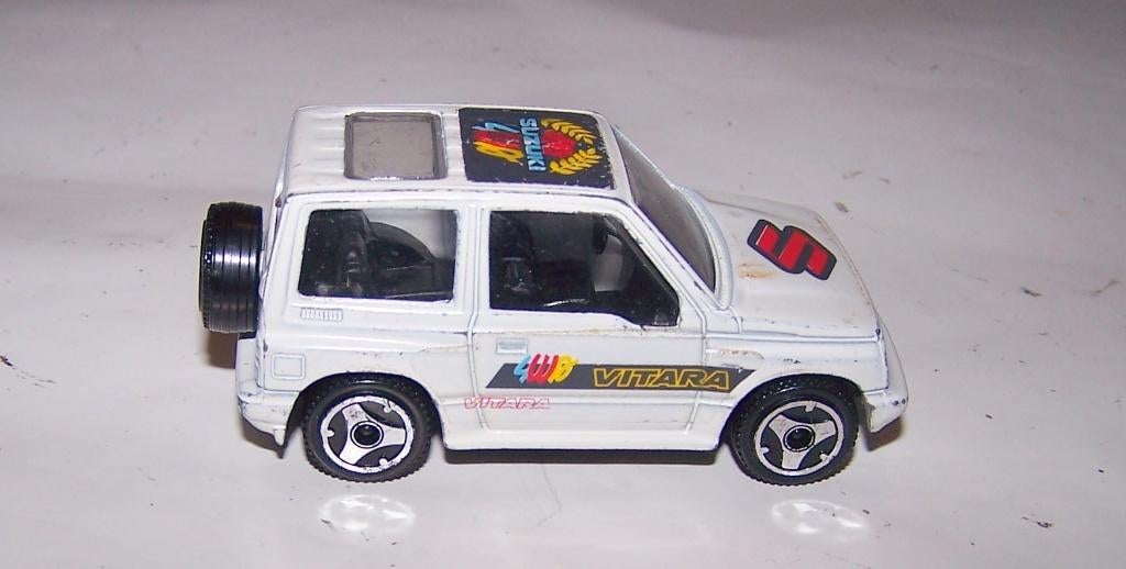 Mooi Bburago Suzuki Vitara model. 1/43. Izgs., Ophalen of Verzenden, Zo goed als nieuw, Auto, Overige merken