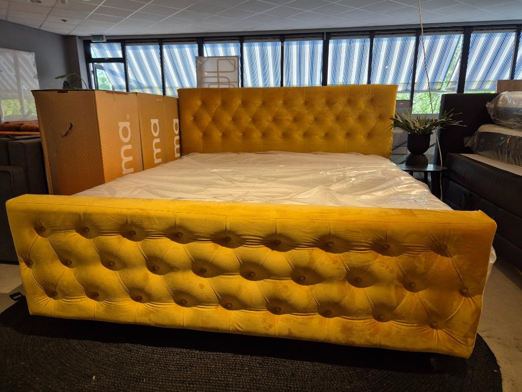 Boxspring Braga Gecapitonneerd Velvet  Direct Leverbaar !, Crème, Ophalen of Verzenden, 180 cm, 200 cm