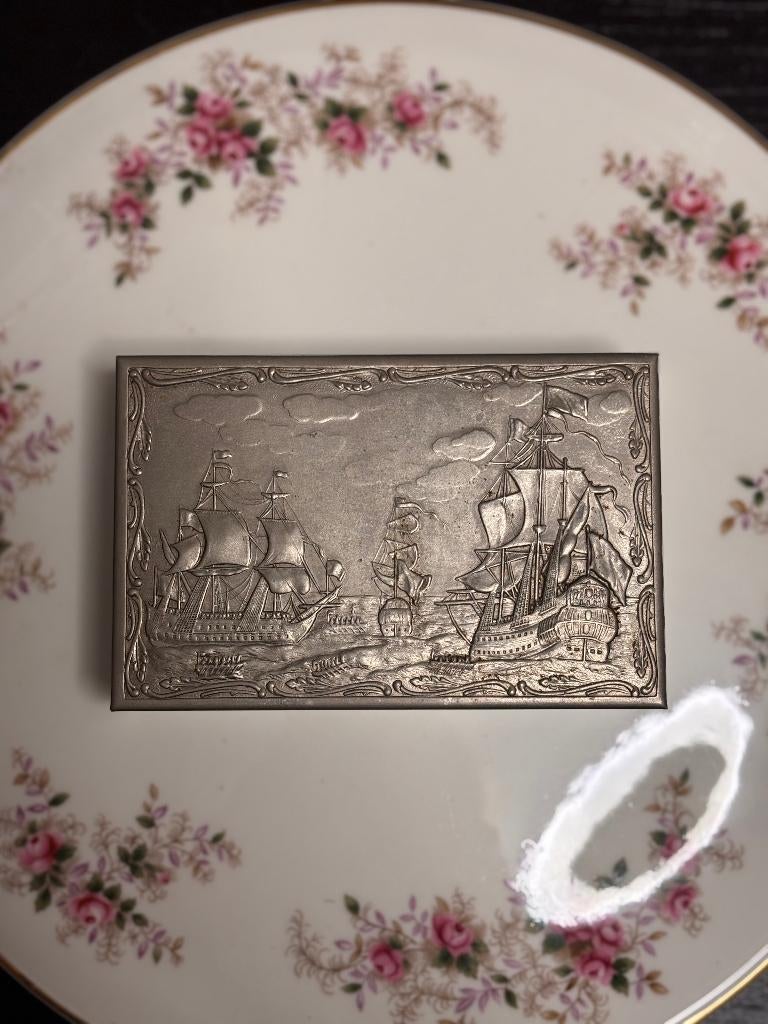 Vintage tabaksdoosje zeilboten, schepen, Verzamelen, Rookartikelen, Aanstekers en Luciferdoosjes, Ophalen of Verzenden, Gebruikt