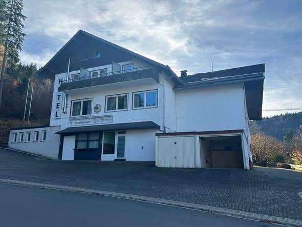 Te koop Hotel/Pension in Sauerland, Huizen en Kamers, Buitenland, Overige soorten, Willingen (Upland), Duitsland, 15 kamers