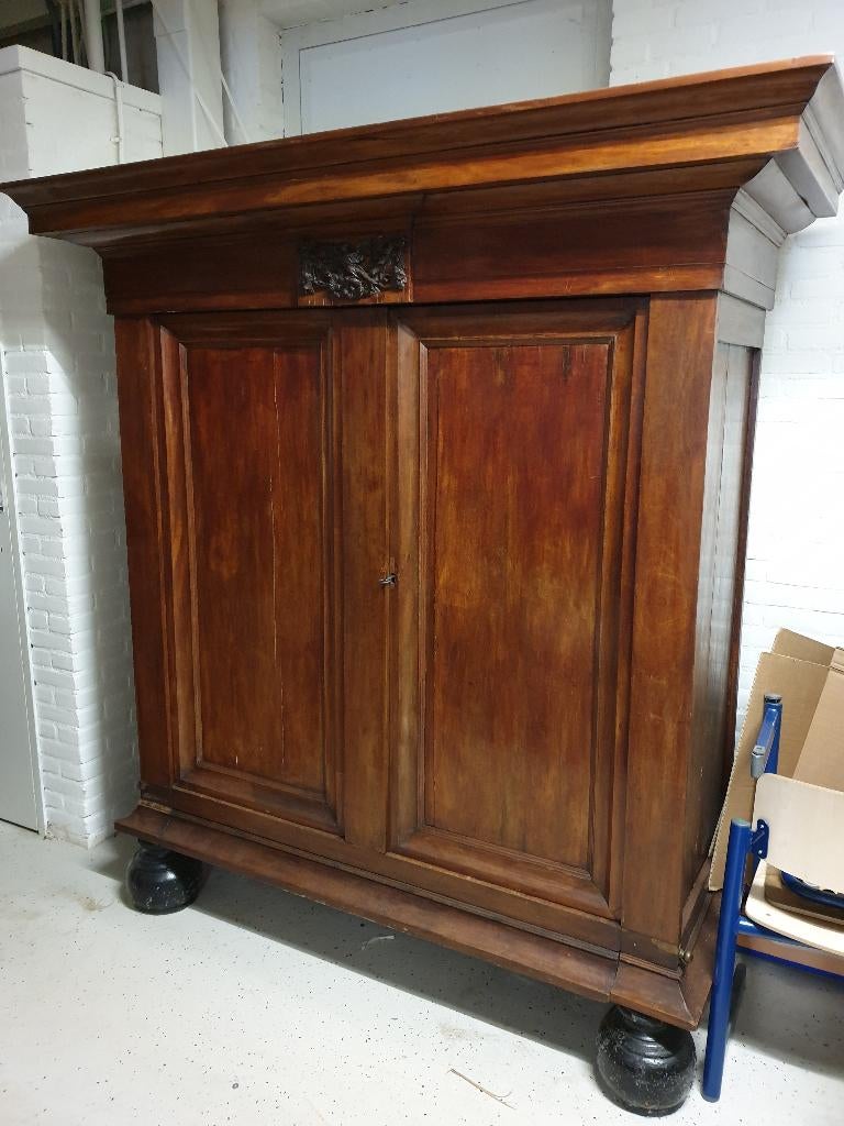 Antieke kast incl. legborden + lade ( èn krimpscheuren ), Ophalen