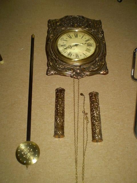 Comtoise met slagwerk met slinger en gewichten., Ophalen