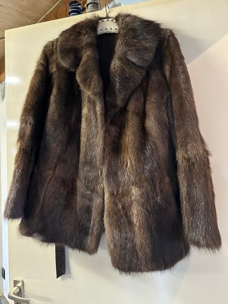 Vintage Bisam bontjas met ceintuur maat 44, Kleding | Dames, Jassen | Winter, Bruin, Maat 42/44 (L), Ophalen of Verzenden, Zo goed als nieuw