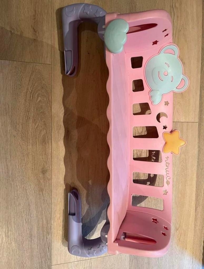 Nenuco poppenbed voor aan bed, Ophalen of Verzenden, Zo goed als nieuw, Babypop