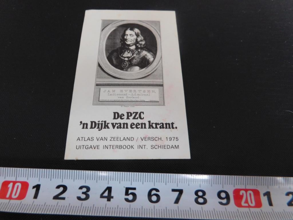 sticker de PZC 'n dijk van een krant - jan evertsen, Verzamelen, Stickers, Zo goed als nieuw, Ophalen
