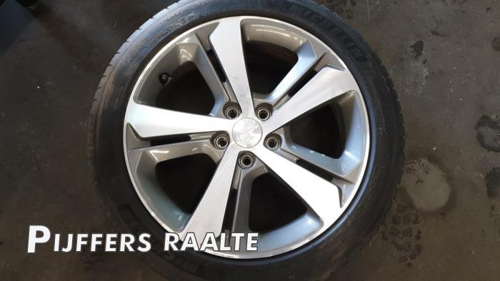 Velg + Band van een Peugeot 308, Gebruikt, -, -, -