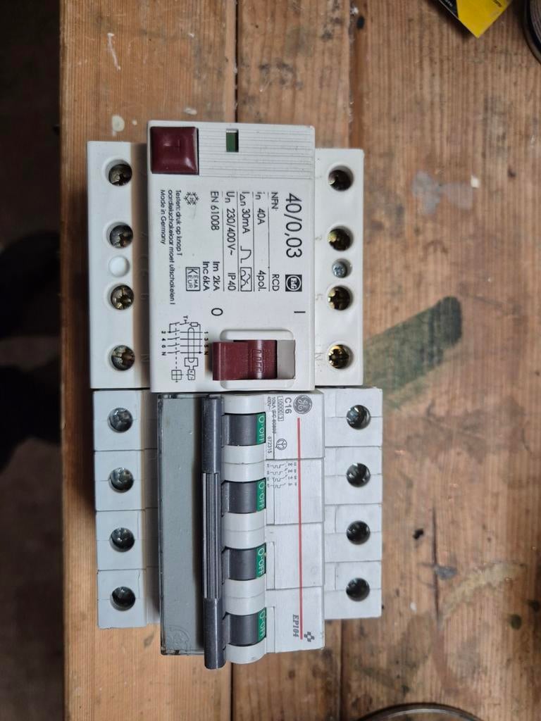 Aardlekschakelaar en c16 automaat, Ophalen of Verzenden, Gebruikt, Schakelaar