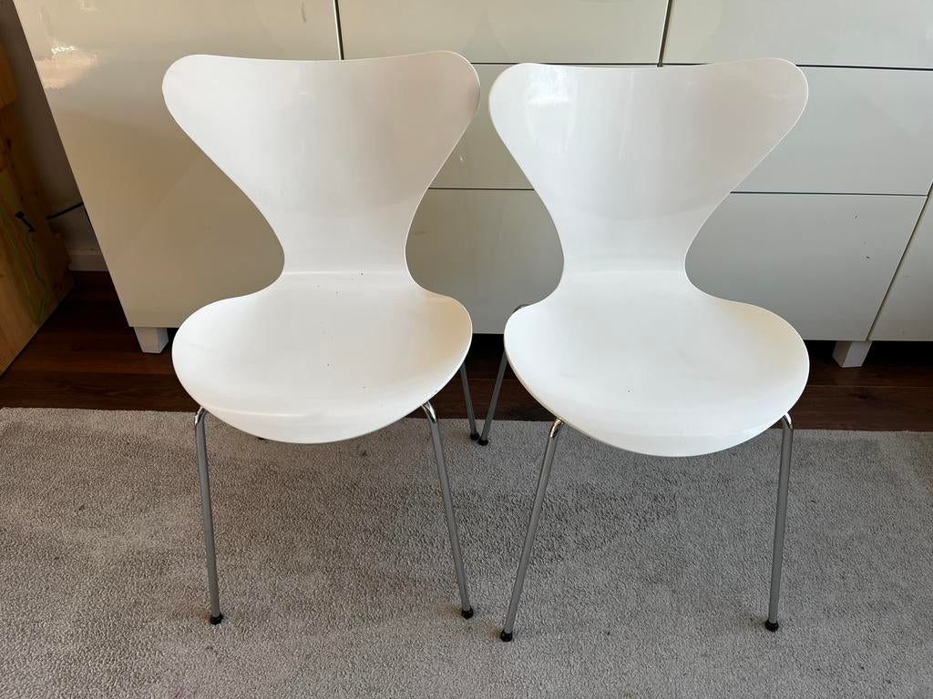 Twee Fritz Hansen vlinderstoelen, Ophalen