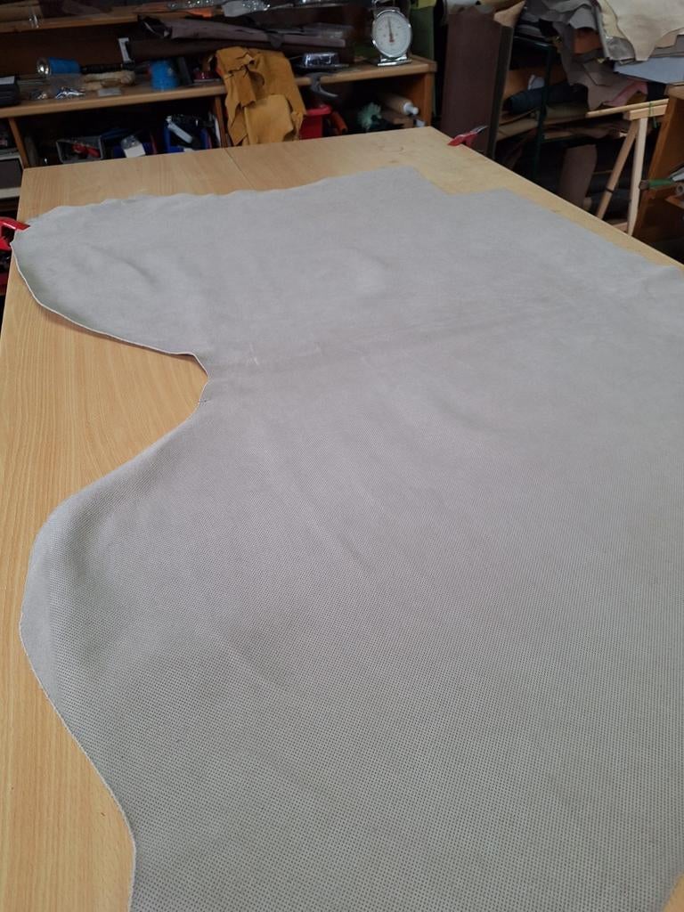 Runderprent suède, AA,,Hele huid 42,50 euro., Overige kleuren, Leer of Kunstleer, Nieuw, Ophalen of Verzenden