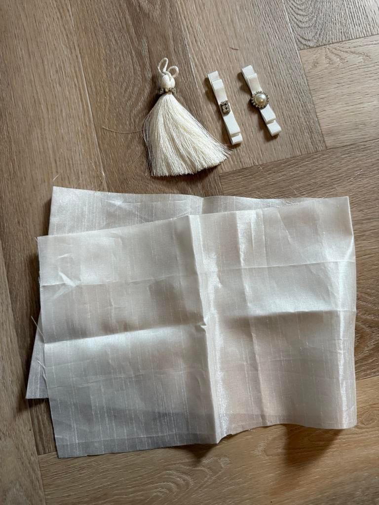 Chique DIY-set: Gebroken wit stof met kwastje en strikjes, Ophalen of Verzenden, Nieuw