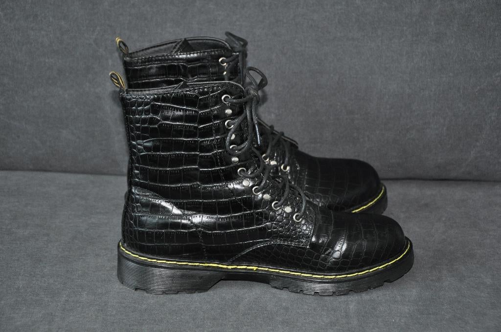 nieuwe schoenen 38, new shoes 38,veterboots 38,, Zwart, Nieuw, Ophalen of Verzenden, Sneakers of Gympen