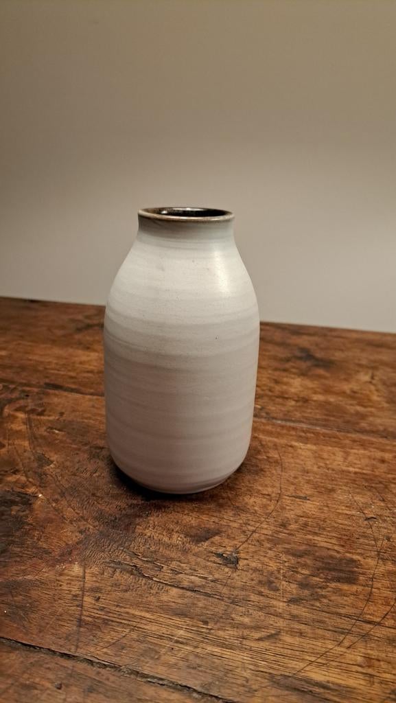 Vintage Mobach Offwhite Vaasje - 15cm, Antiek en Kunst, Ophalen of Verzenden