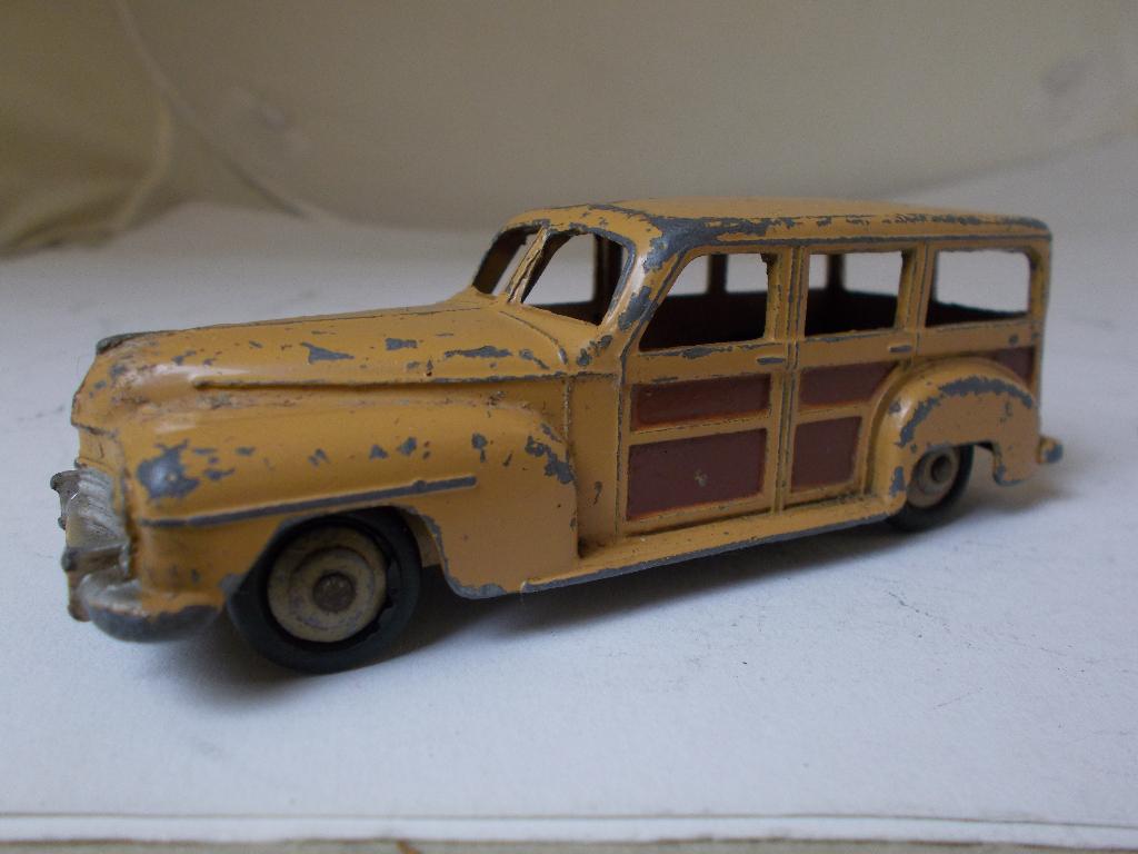 1952 Dinky Toys 27F PLYMOUTH ESTATE CAR "WOODY". (-A-)