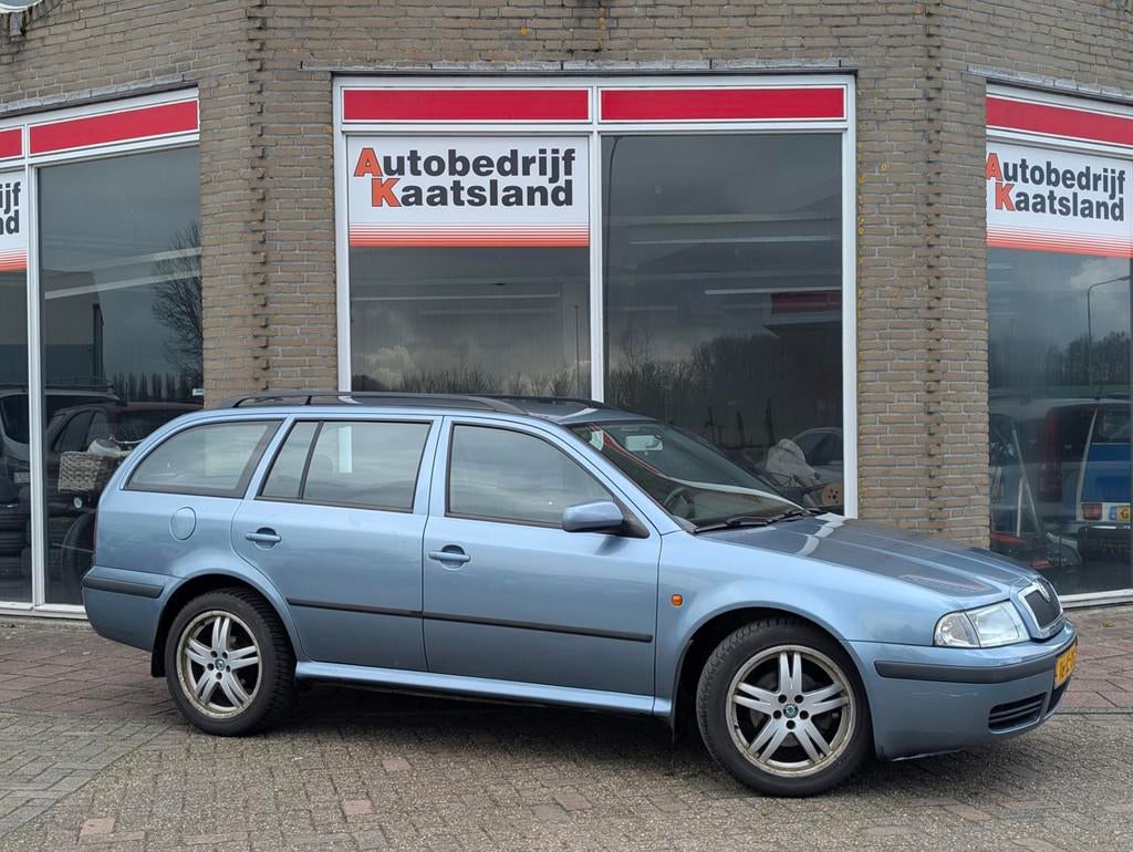 Skoda Octavia Combi 1.9 TDI Démarrage - Clima - Cruise, Voorwielaandrijving, Gebruikt, Zwart, Blauw