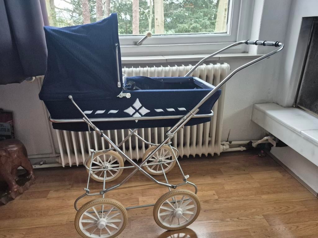 Jaren 80 poppenwagen zoekt een nieuwe poppenmoeder of -vader, Ophalen, Gebruikt, Babypop