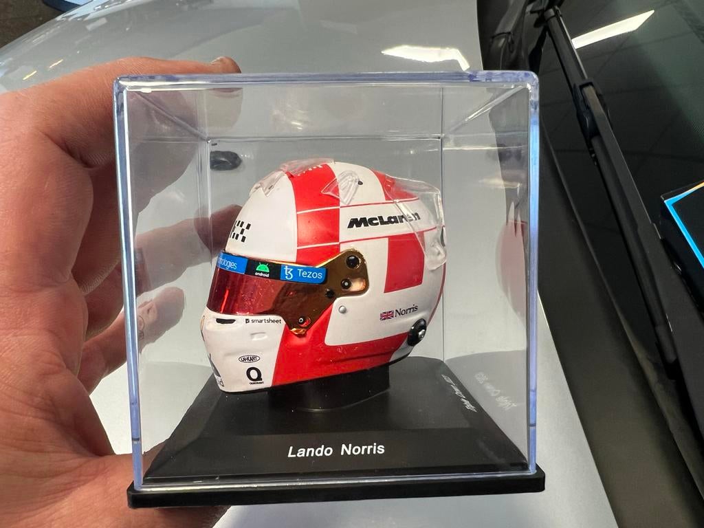 Lando Norris McLaren F1 Helm Triple Crown 2023, Verzamelen, Ophalen of Verzenden, Zo goed als nieuw