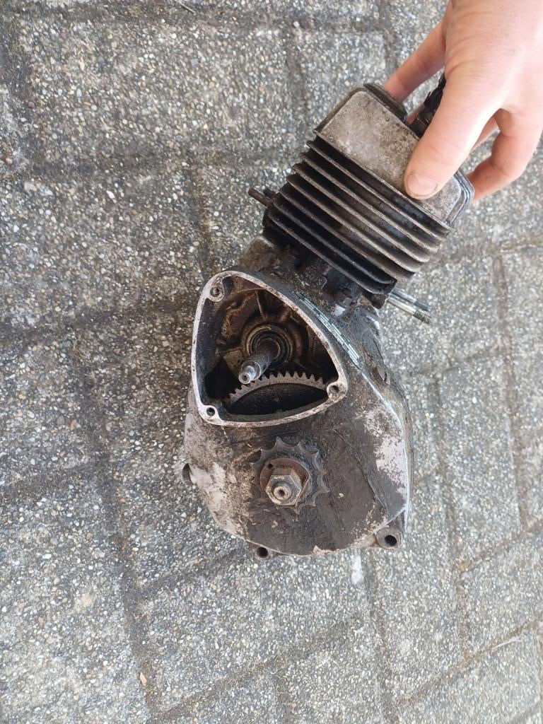 Jlo / ilo mm540 blokje voor onderdelen Is niet compleet, Fietsen en Brommers, Brommeronderdelen | Oldtimers, Ophalen of Verzenden