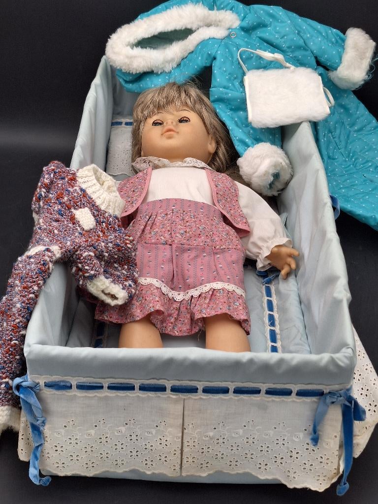 pop met originele doos en originele kleding, jaren 70, Verzamelen, Poppen, Ophalen of Verzenden, Zo goed als nieuw, Pop