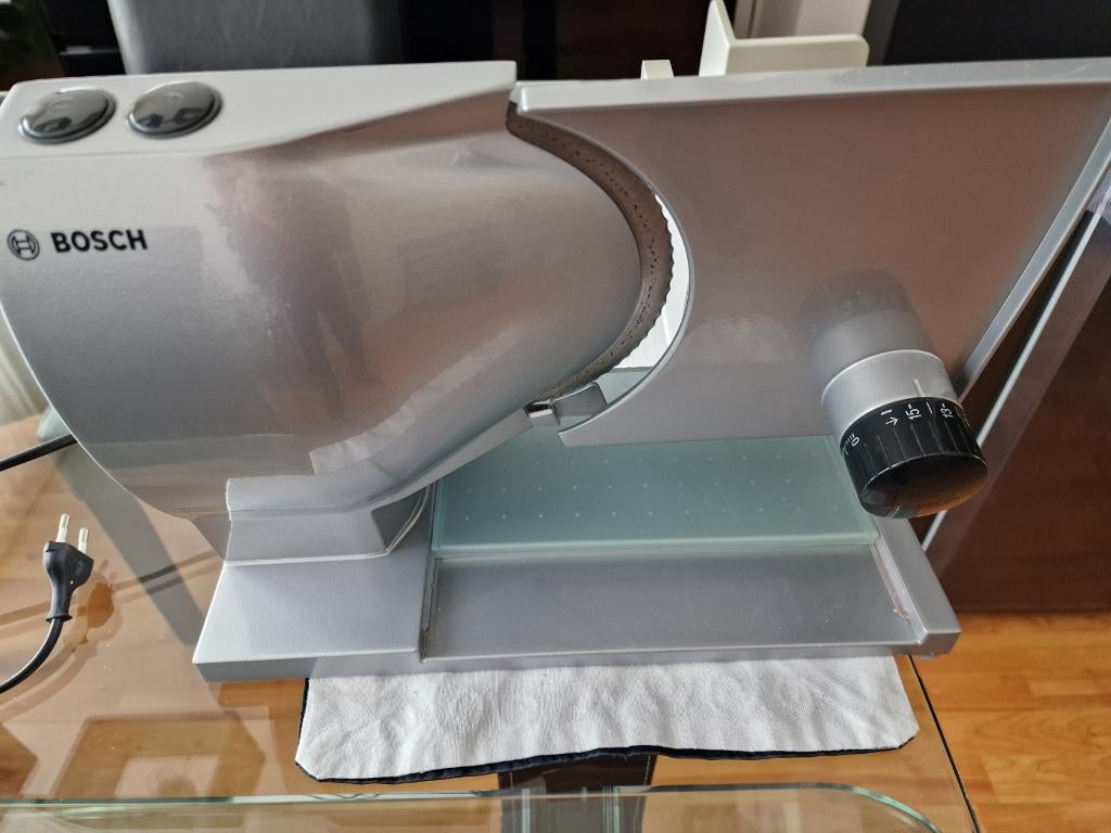 Bosch Broodsnijmachine, Zilver, Ophalen of Verzenden, Zo goed als nieuw, Snijmachine