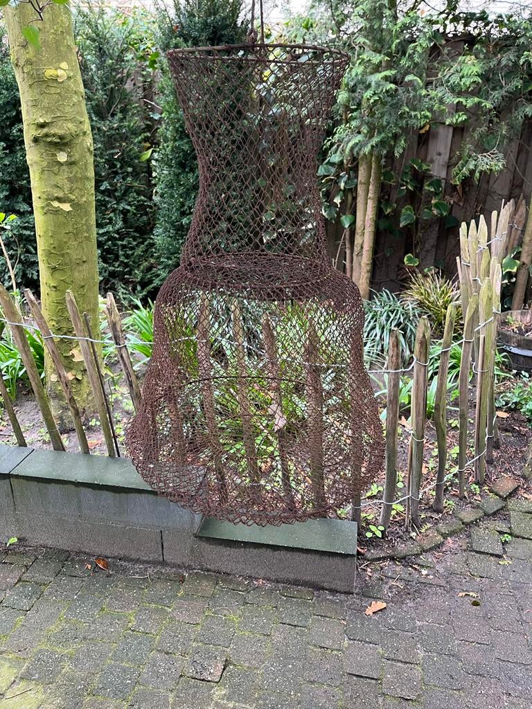 Oud ijzeren frans  visfuik /visnet, Ophalen