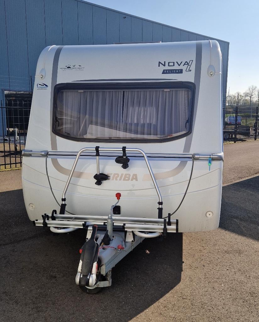 Eriba Nova Delight 465 met Luifel en Fietsendrager, Particulier, Vast bed, 4 tot 5 meter, Luifel