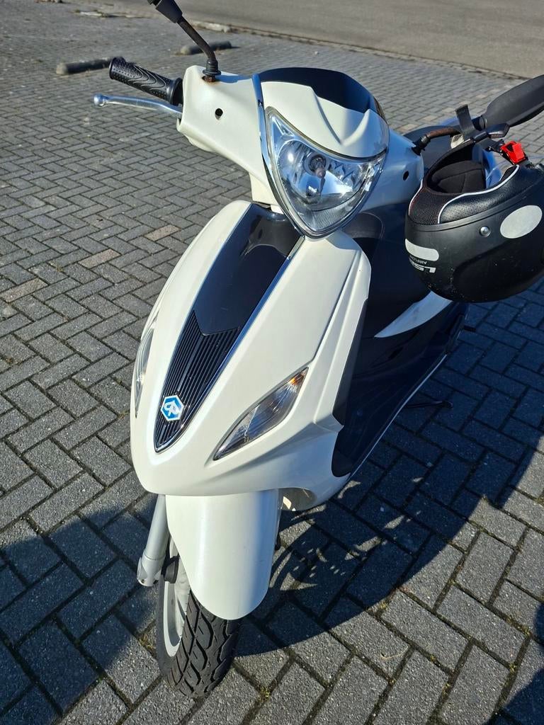 Piaggio Fly 4t, Fietsen en Brommers, Scooters | Piaggio, Ophalen, Benzine, Fly