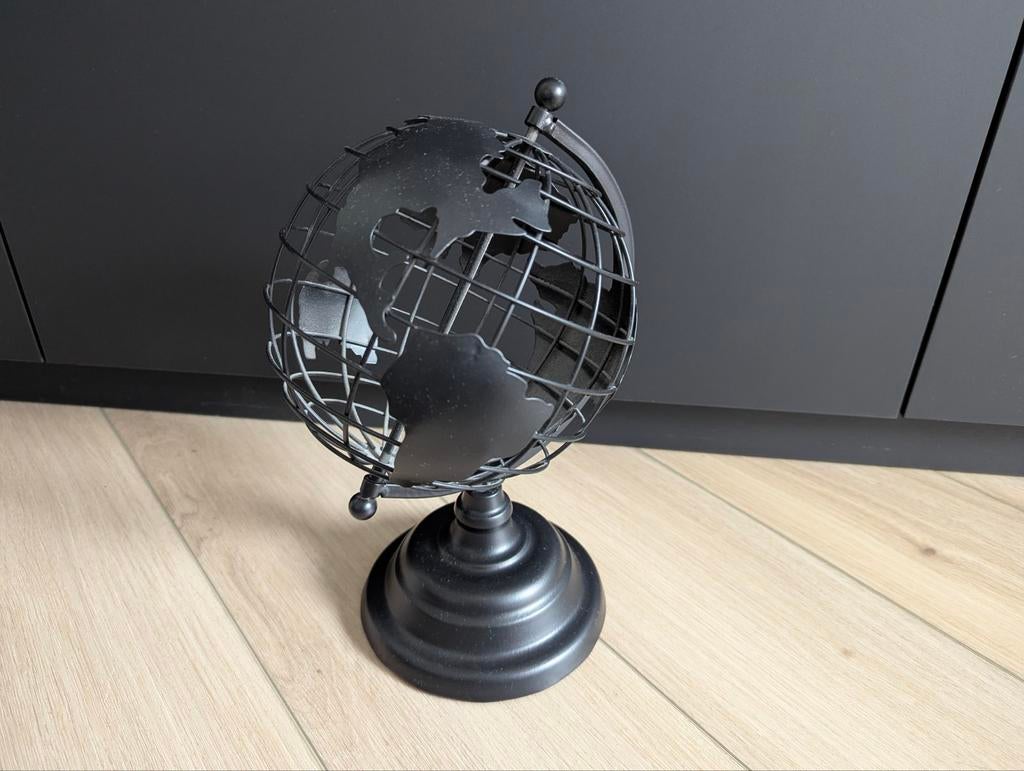 Zwarte wereldbol decoratie, Ophalen of Verzenden, Zo goed als nieuw
