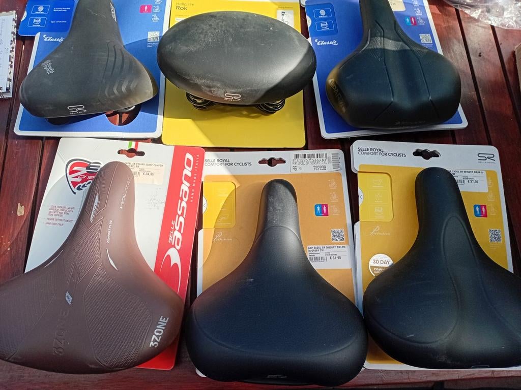 6 nieuwe zadels, Motoren, Onderdelen | Suzuki, Ophalen of Verzenden, Nieuw