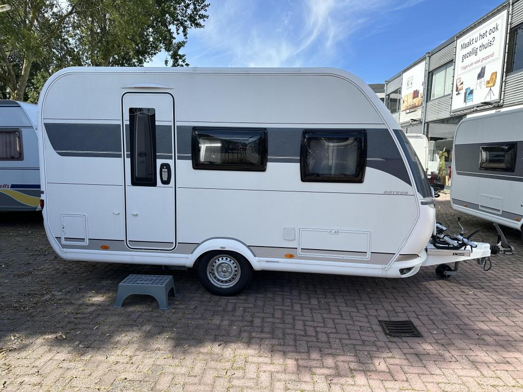 Hobby On Tour 390 SF, Nieuwstaat, voortent, (zondag open), Schokbreker, Hobby, Bedrijf, Treinzit