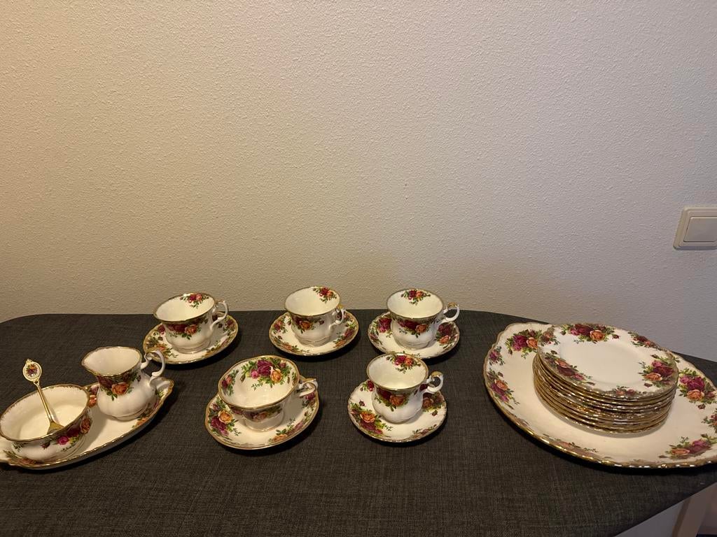 Royal Albert serviesset, Ophalen, Zo goed als nieuw, Overige stijlen, Porselein