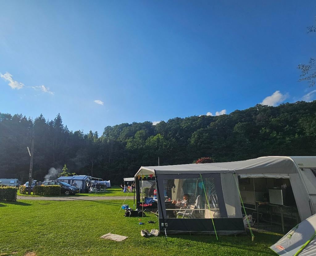 Complete tour caravan met voortent en grote luifel te huur, Vast bed, Luifel, Rondzit, Particulier