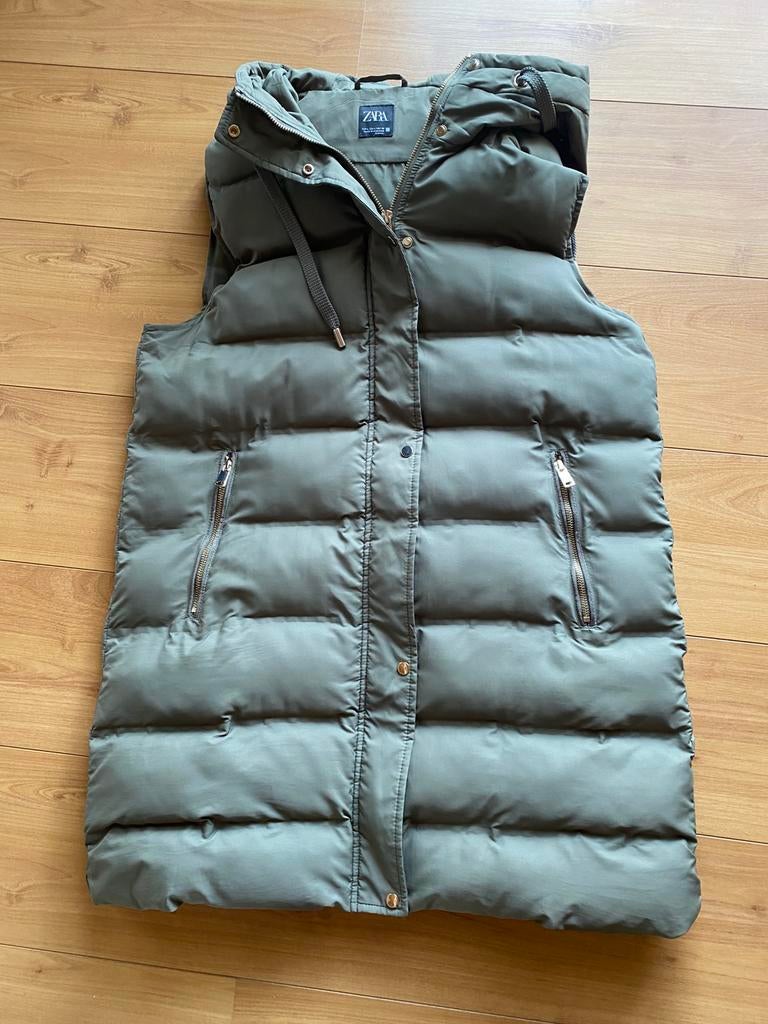 Als nieuw Zara bodywarmer met capuchon. Maat L. Groen, Ophalen of Verzenden, Zo goed als nieuw, Maat 42/44 (L), Groen