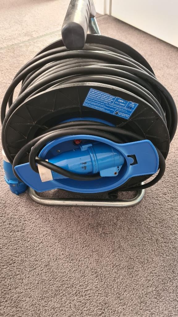 Kabelhaspel camping  met 50 meter Neopreen kabel., Ophalen, Gebruikt