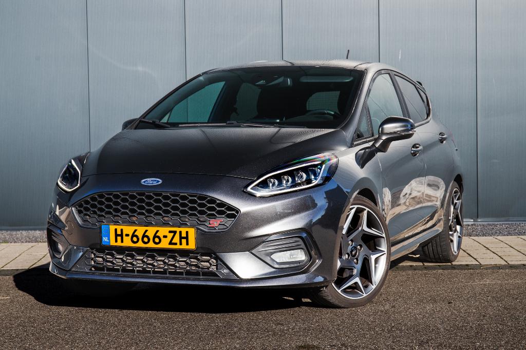Ford Fiësta 1.5 ST-3 |200pk|B&O| Dealeronderhouden | Recaro, Voorwielaandrijving, USB, 14 km/l, 1183 kg